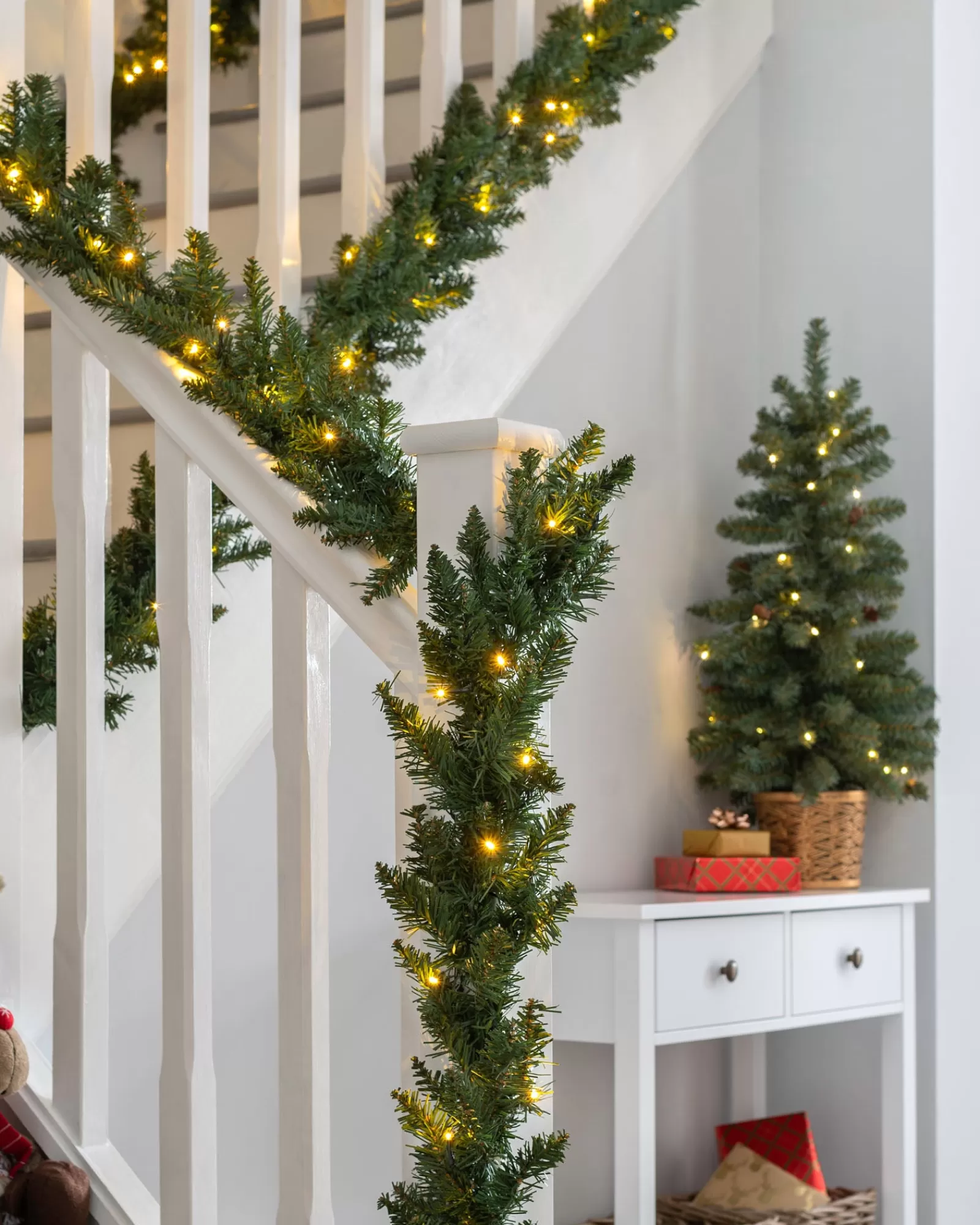 WeRChristmas Plain Garlands | Pre Lit Garlands^Pre-Lit Warm White LEDs Garland, 12 Ft