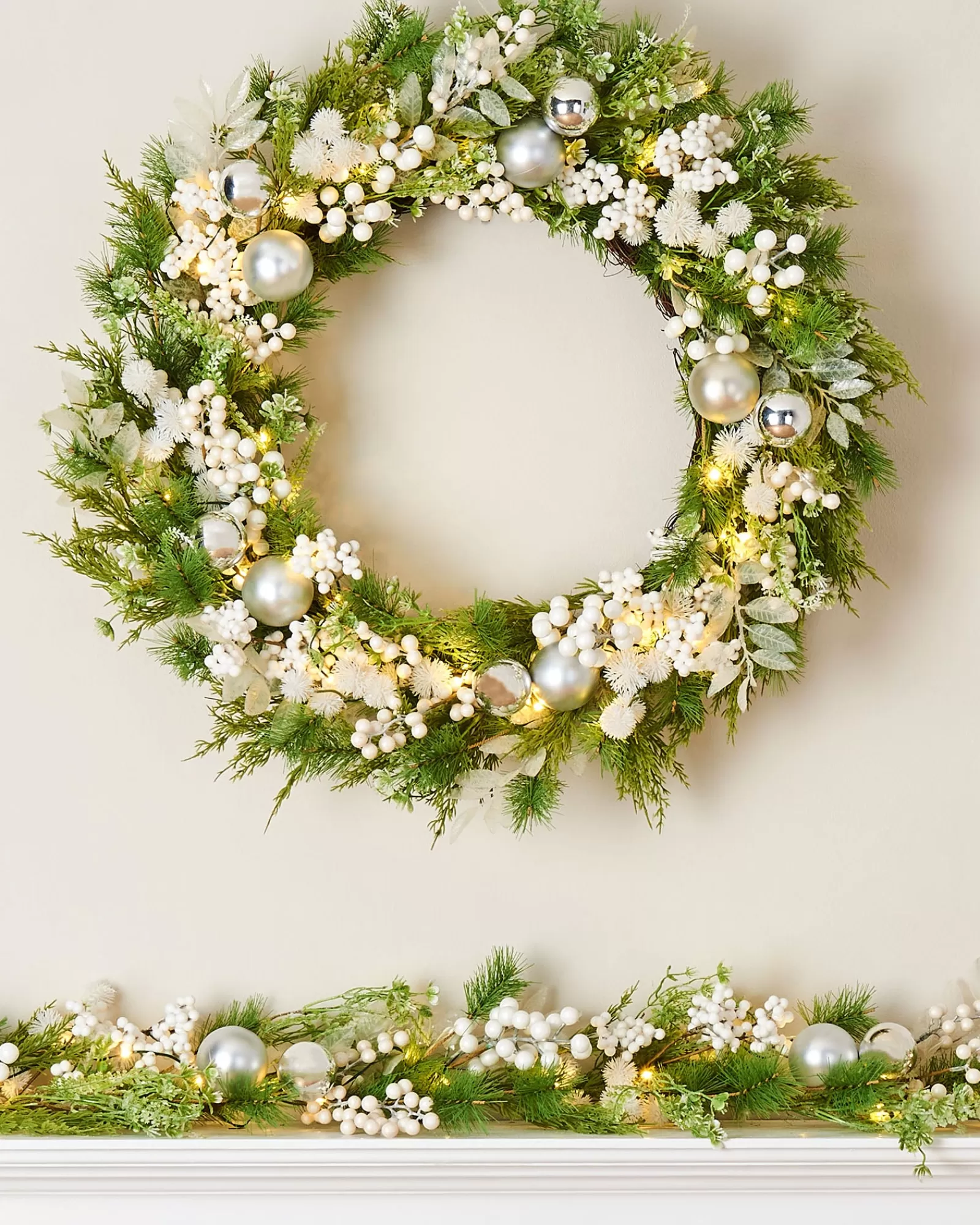 WeRChristmas Decorated Wreaths | Pre Lit Wreaths^Pre-Lit White Berry Mixed Tip Wreath, 76 Cm