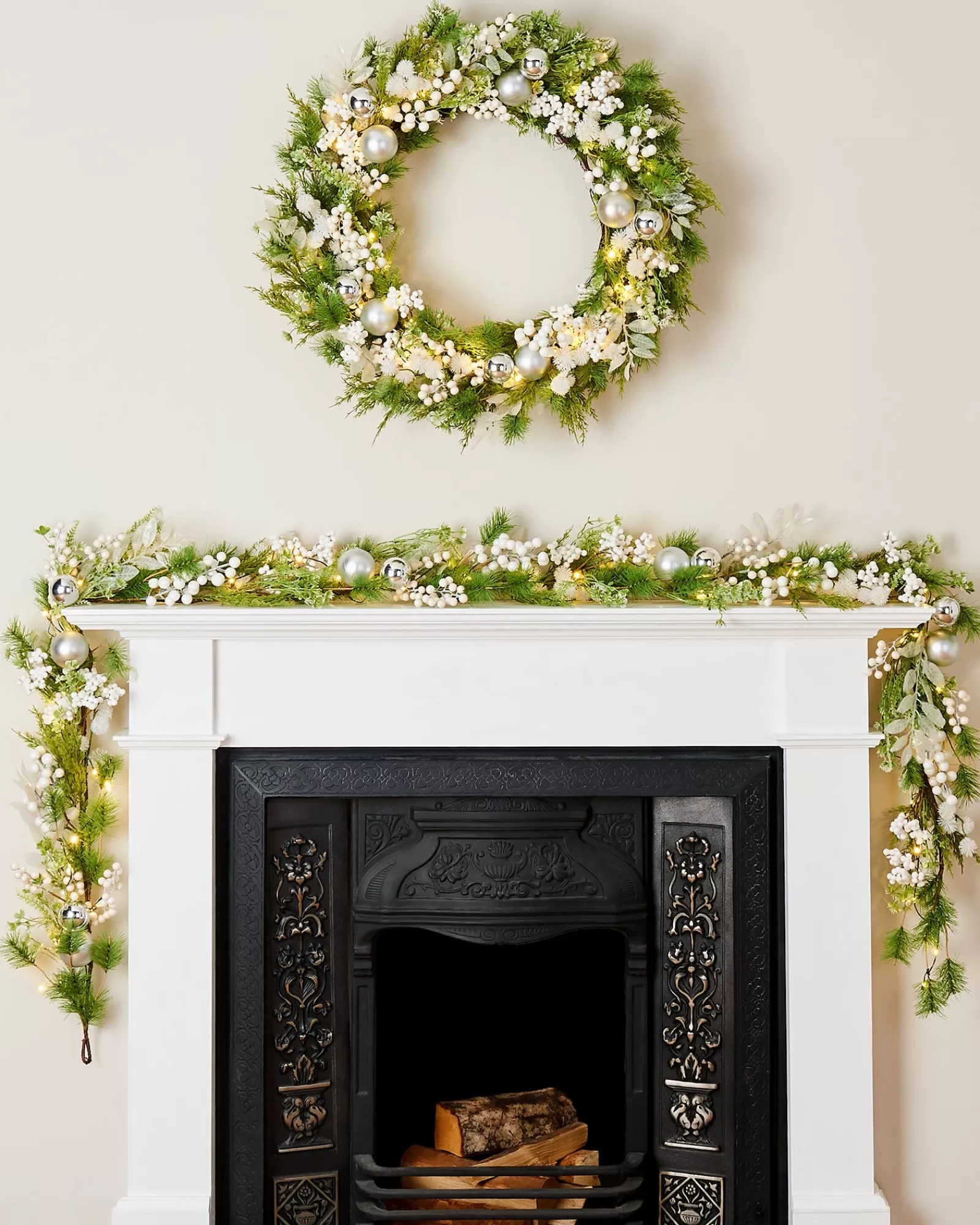 WeRChristmas Decorated Wreaths | Pre Lit Wreaths^Pre-Lit White Berry Mixed Tip Wreath, 76 Cm