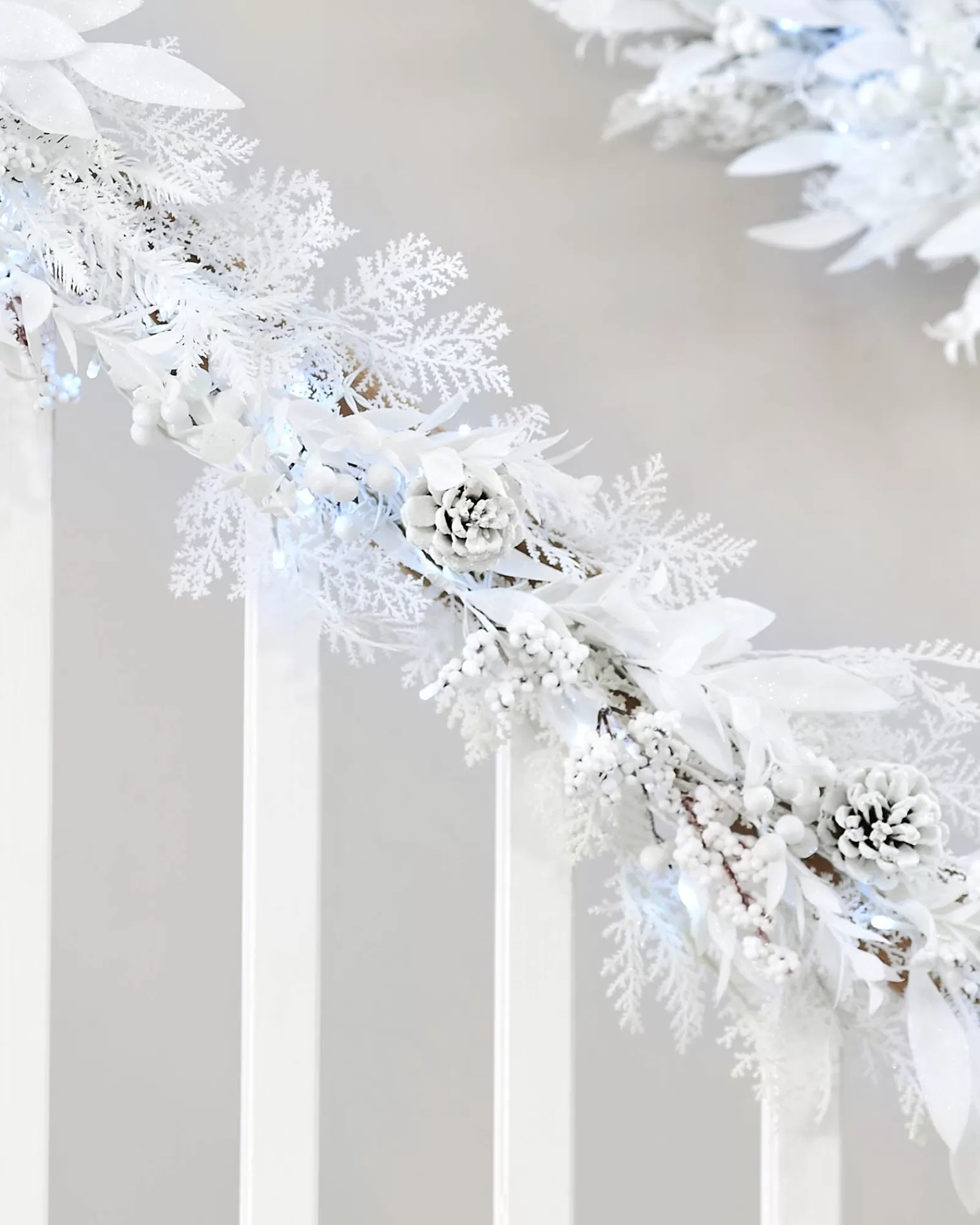 WeRChristmas Decorated Garlands | Pre Lit Garlands^Pre-Lit White Garland, 9 Ft