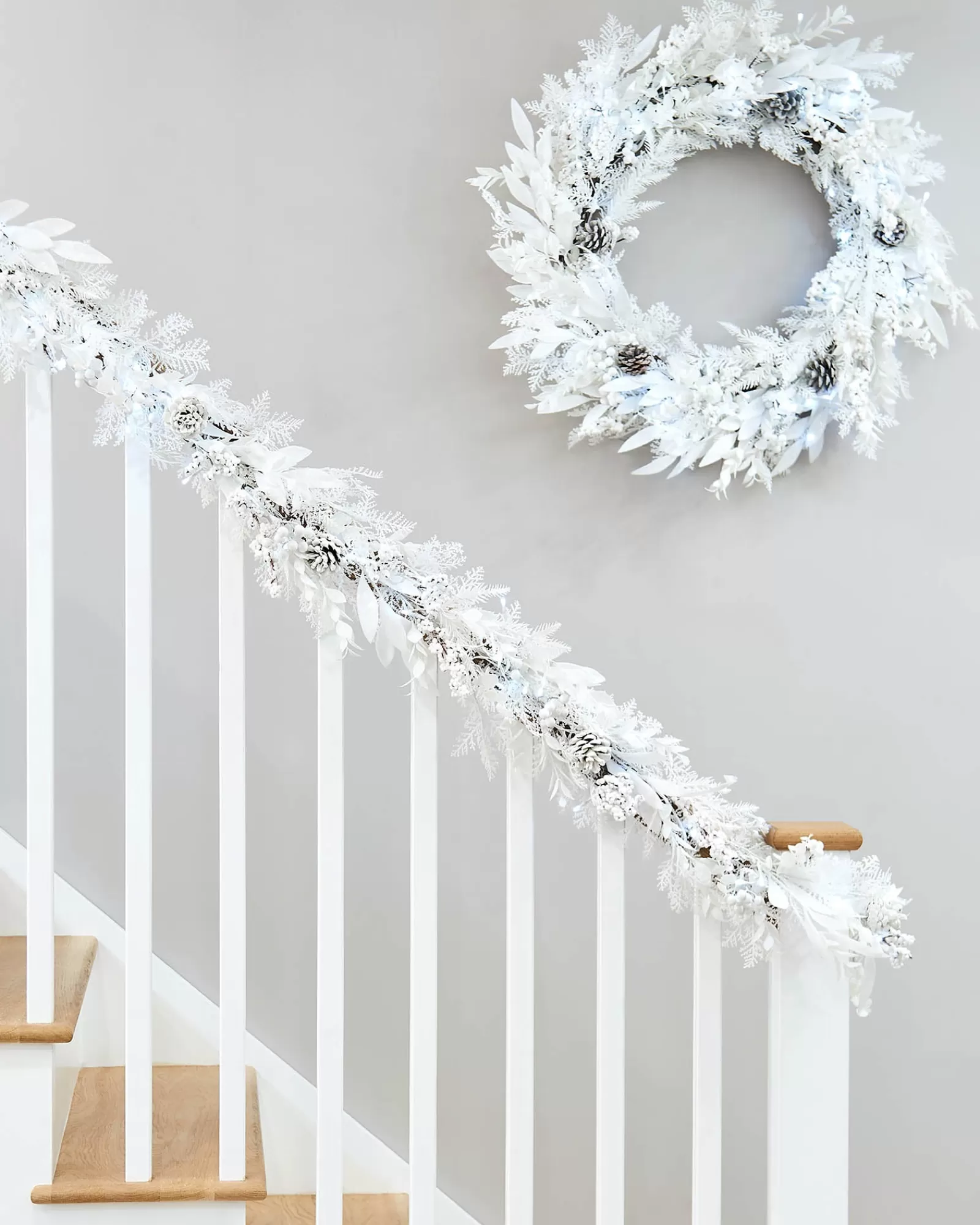 WeRChristmas Decorated Garlands | Pre Lit Garlands^Pre-Lit White Garland, 9 Ft