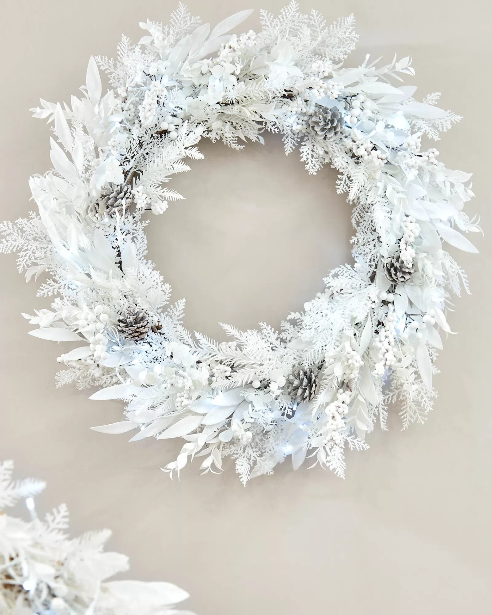 WeRChristmas Decorated Wreaths | Pre Lit Wreaths^Pre-Lit White Wreath, 76 Cm