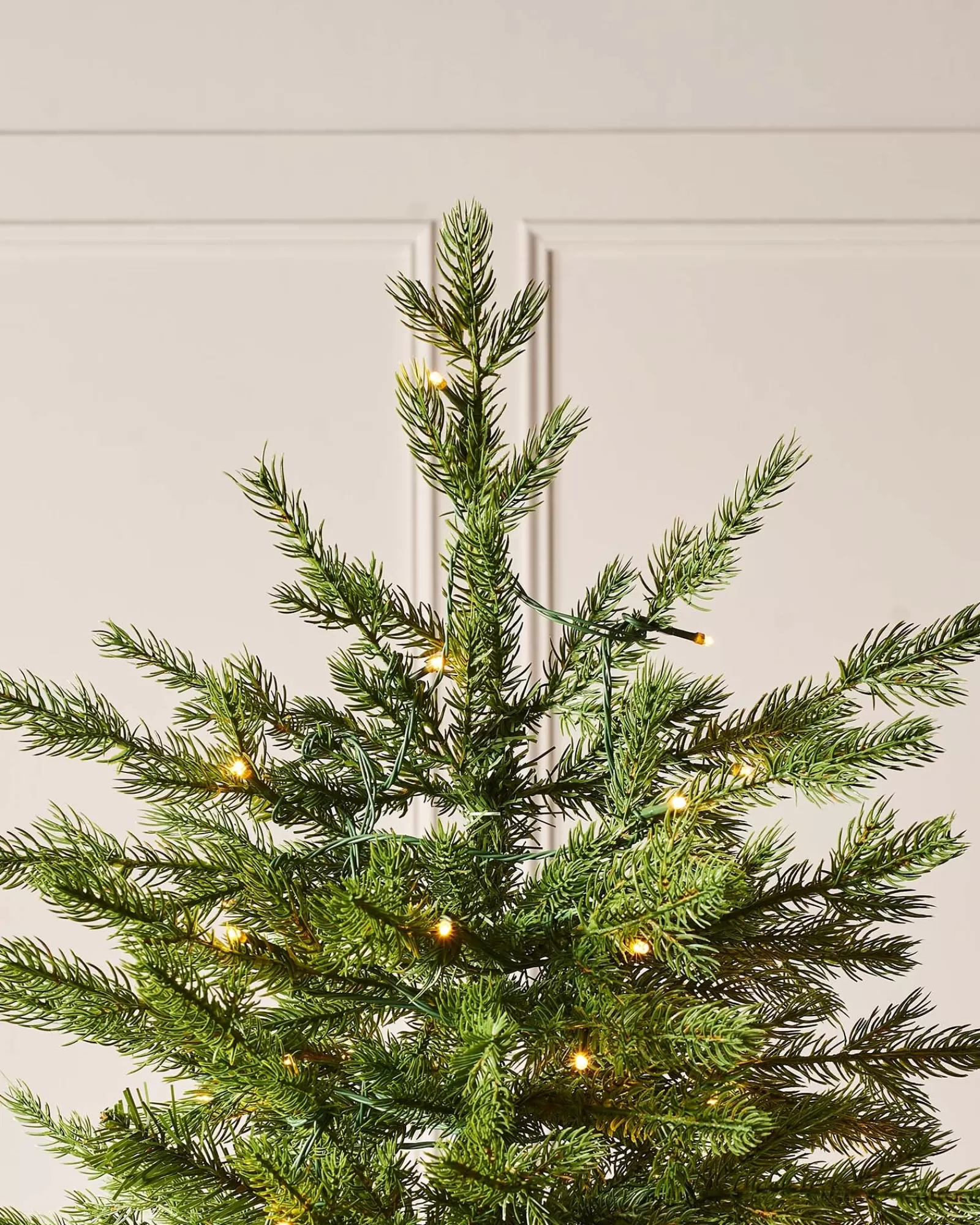 WeRChristmas Premium Christmas Trees | Pre Lit Christmas Trees^Pre-Lit Windsor Fir Christmas Tree, Dual Warm White, 7 Ft