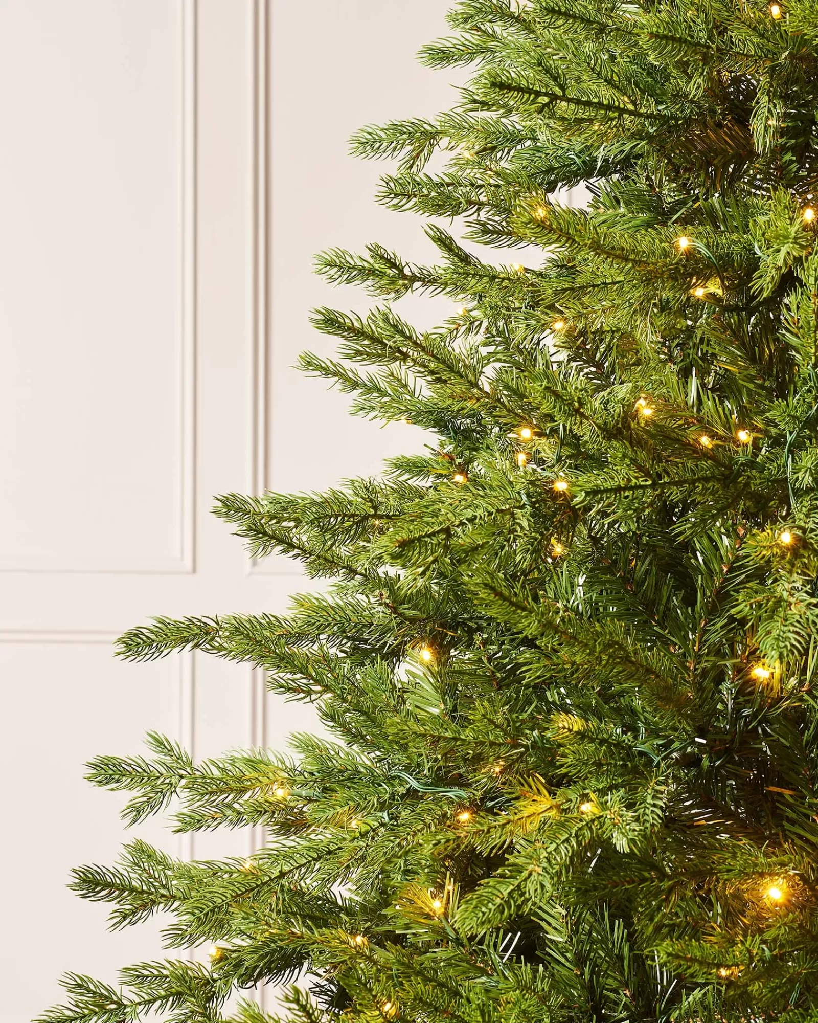 WeRChristmas Premium Christmas Trees | Pre Lit Christmas Trees^Pre-Lit Windsor Fir Christmas Tree, Dual Warm White, 8 Ft