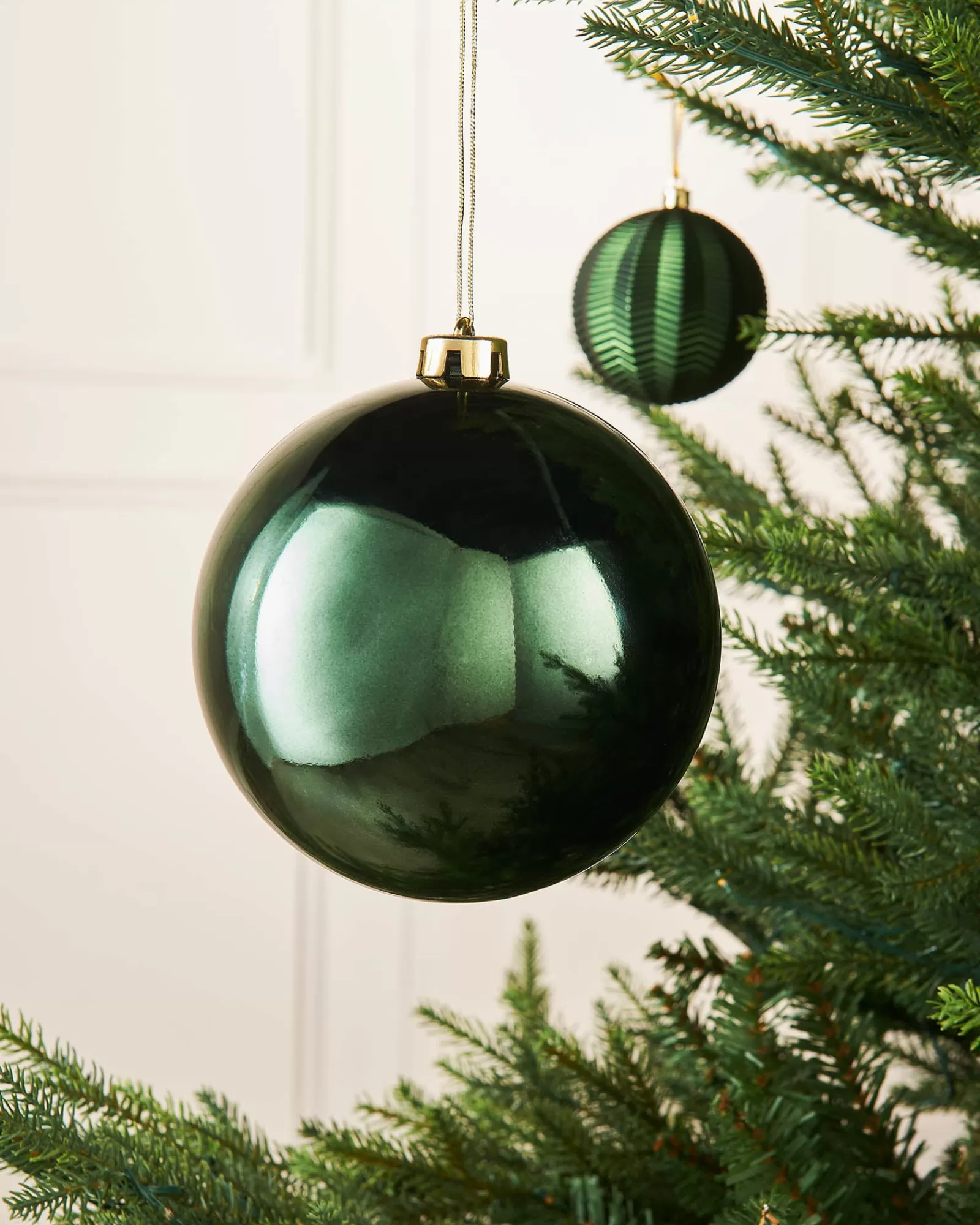 WeRChristmas Oversized Baubles | Shatterproof Baubles^Sage Green Large Gloss Shatterproof Bauble, 15 Cm