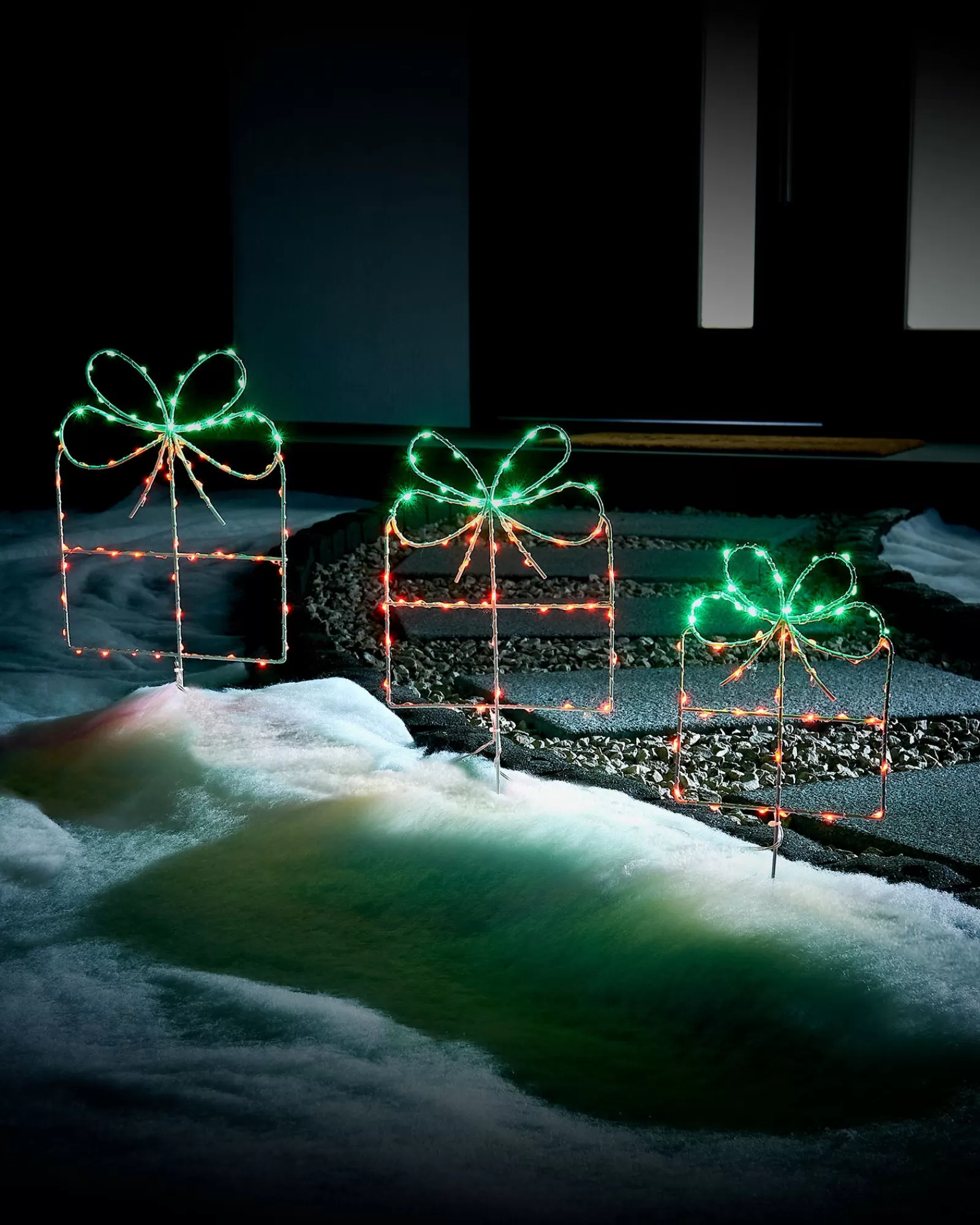 WeRChristmas Pathway Lights^Set Of 3 Giftbox Pathway Stake Lights, 40 Cm