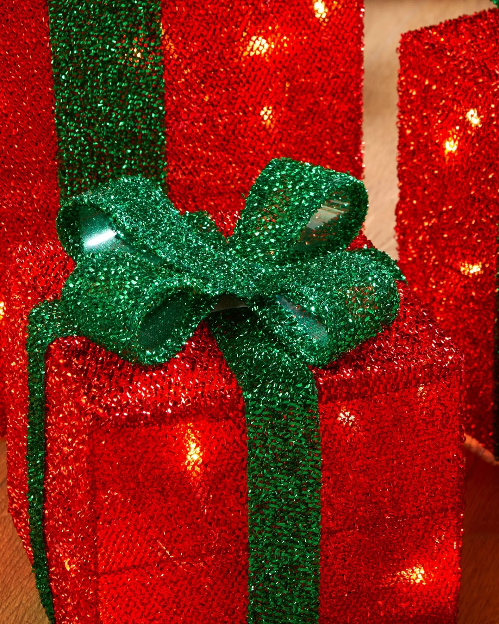 WeRChristmas Table Decorations^Set Of 3 Pre-Lit Gift Box Silhouettes 50 LED , Red
