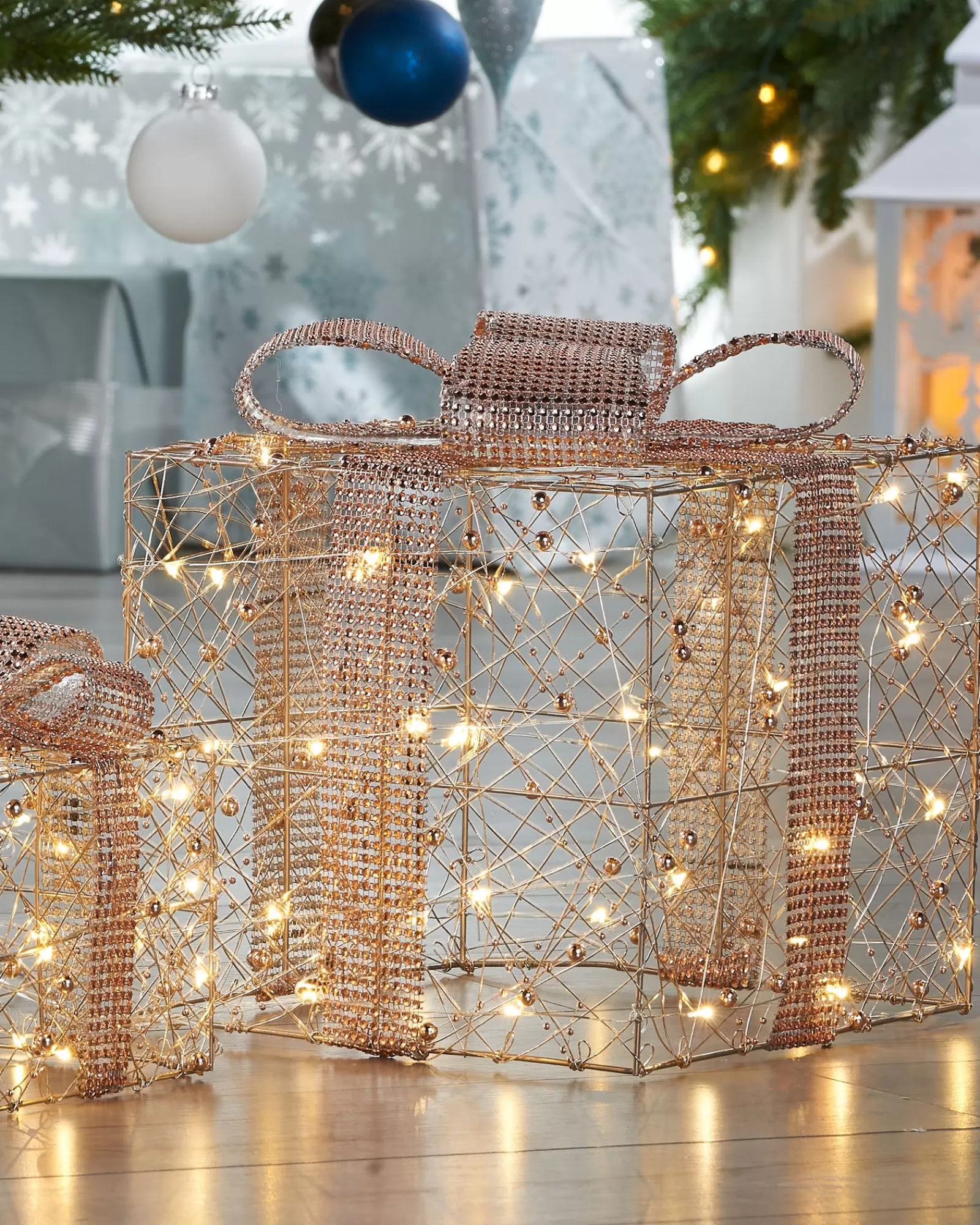 WeRChristmas Table Decorations^Set Of 3 Pre-Lit Gift Boxes, Rose Gold, 40 Cm