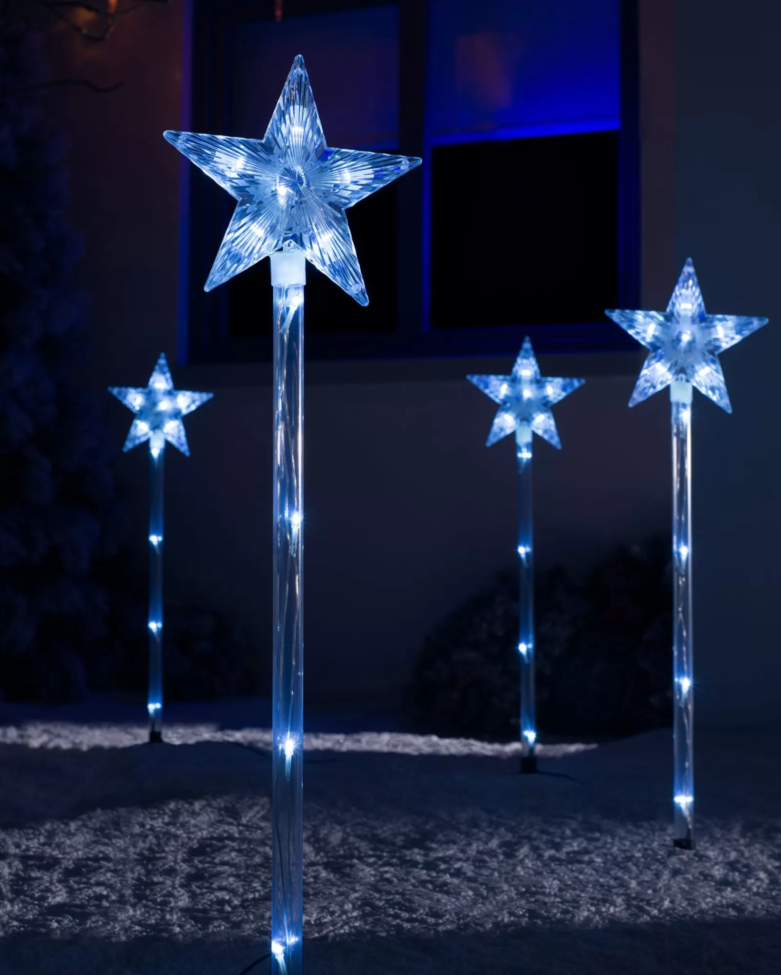 WeRChristmas Connectable Lights^Set Of 4 Connectable Star Pathway Stake Lights, Bright White, 77 Cm