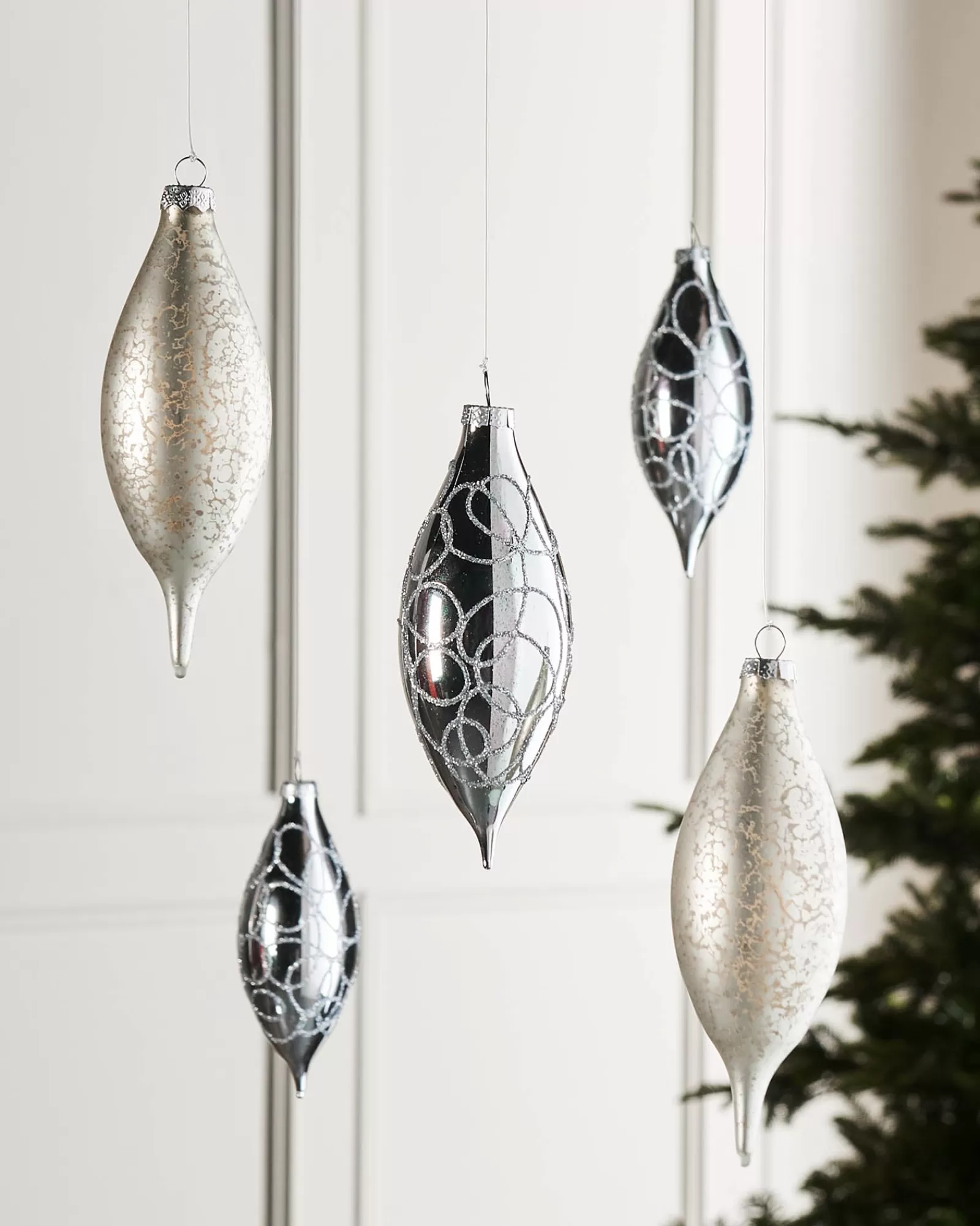 WeRChristmas Glass Baubles^Silver Glass Baubles, 5 Pack, 15 Cm