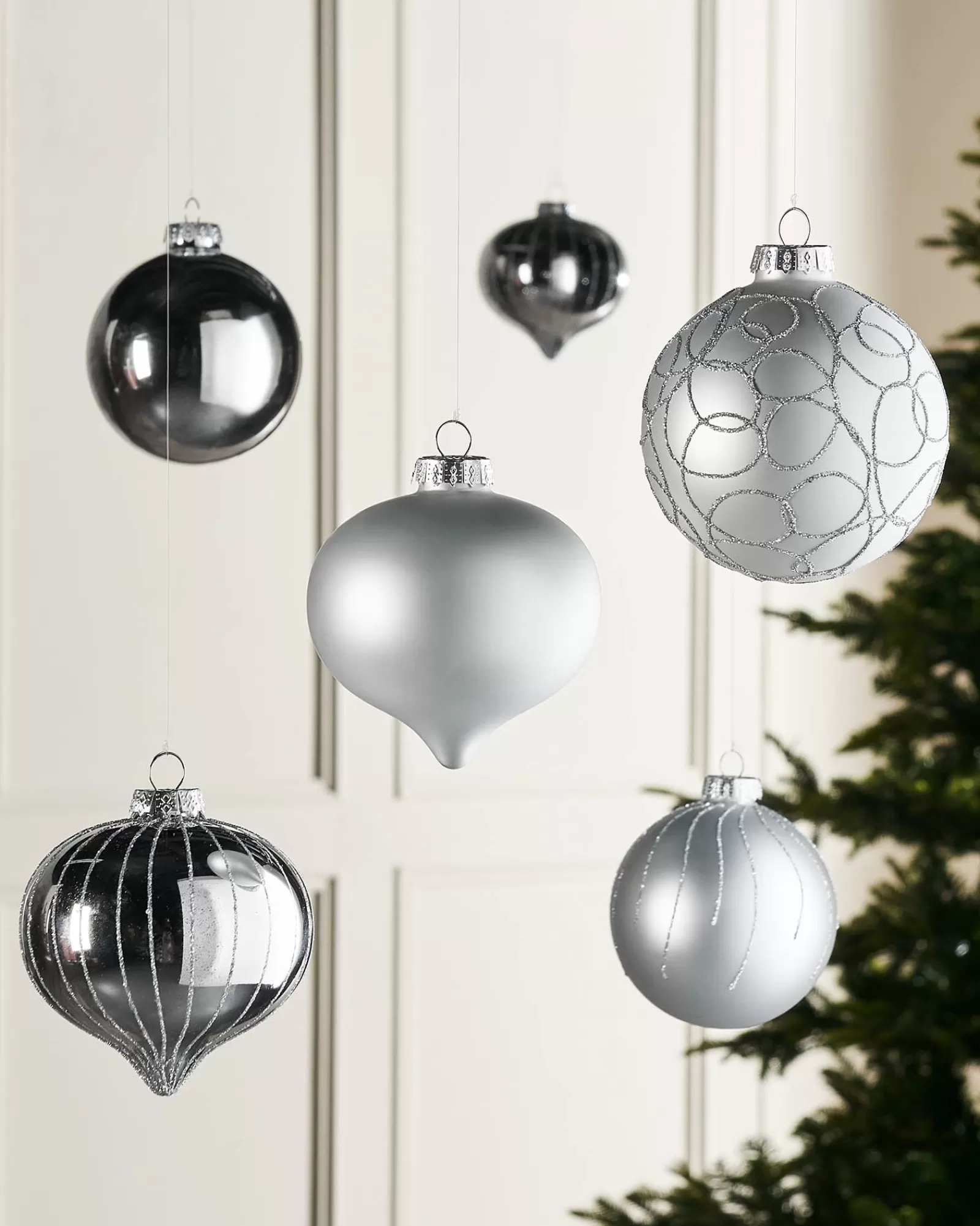 WeRChristmas Glass Baubles^Silver Glass Baubles, 6 Pack, 10 Cm