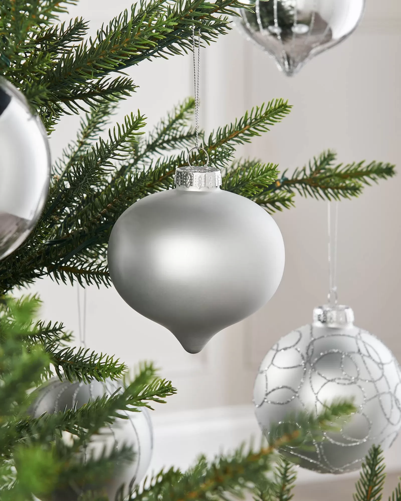 WeRChristmas Glass Baubles^Silver Glass Baubles, 6 Pack, 10 Cm