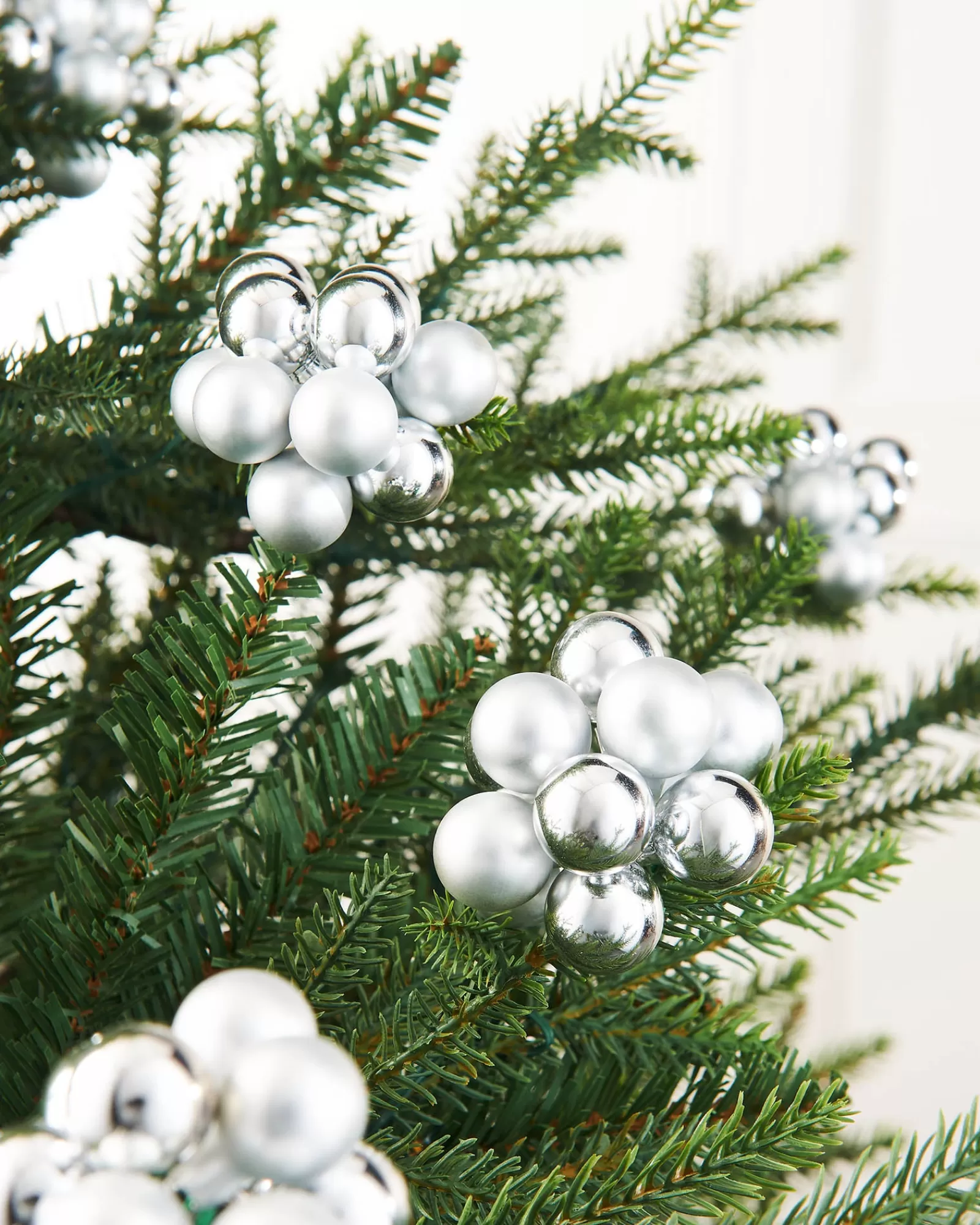 WeRChristmas Glass Baubles^Silver Glass Berry Cluster Baubles, 10 Pack