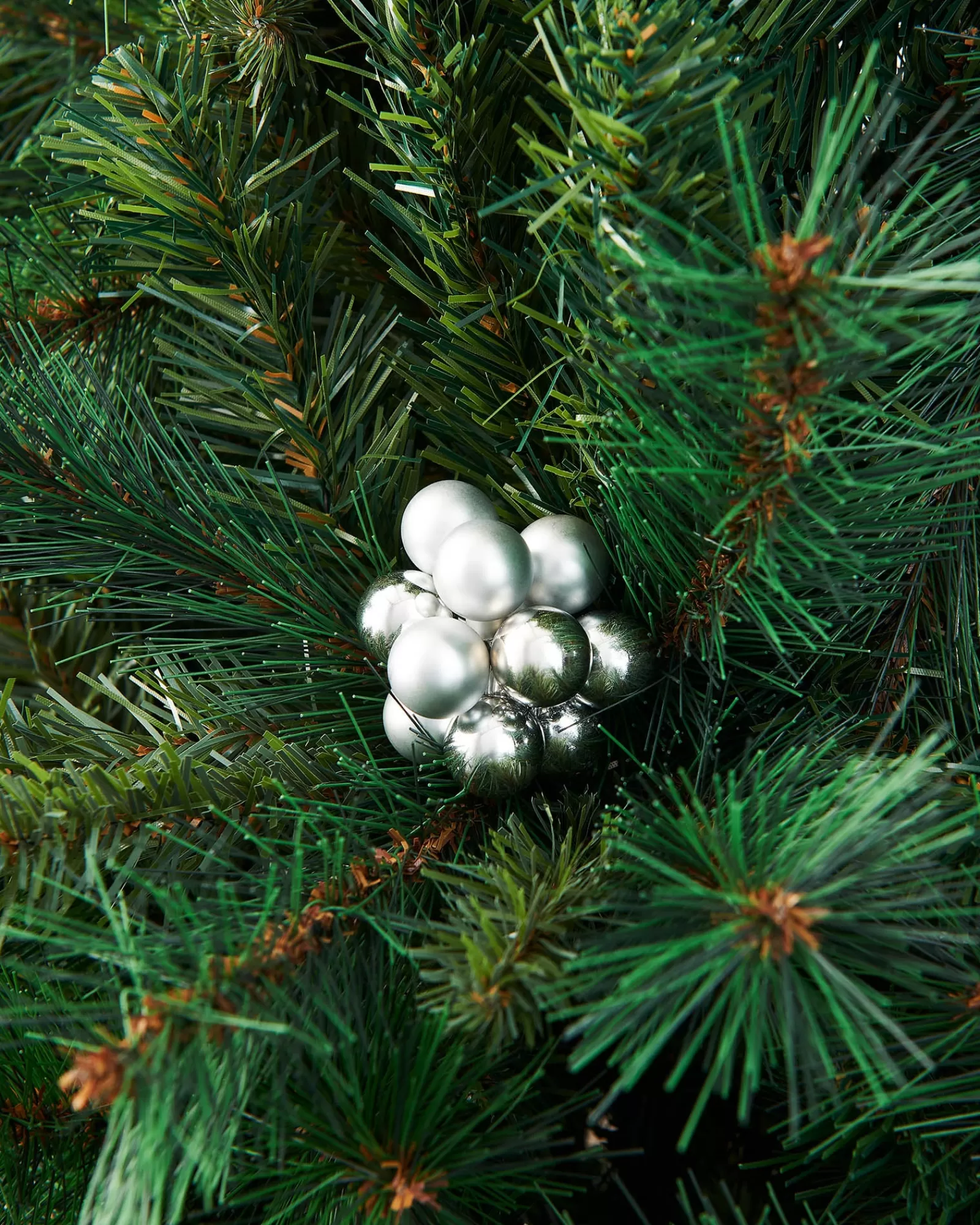 WeRChristmas Glass Baubles^Silver Glass Berry Cluster Baubles, 10 Pack