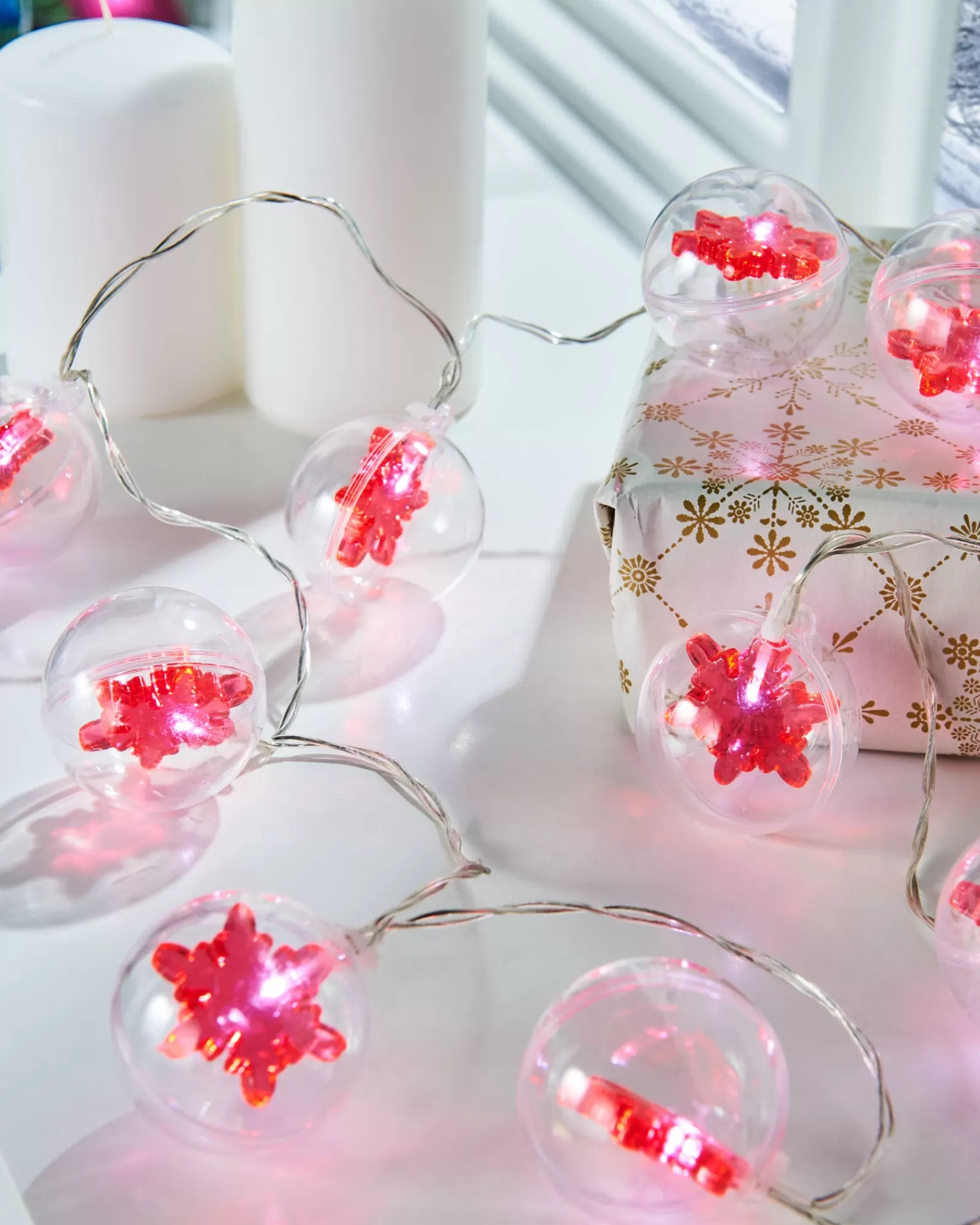 WeRChristmas Fairy Lights^Snowflake Bauble LED Light String, Red, 1.8 M