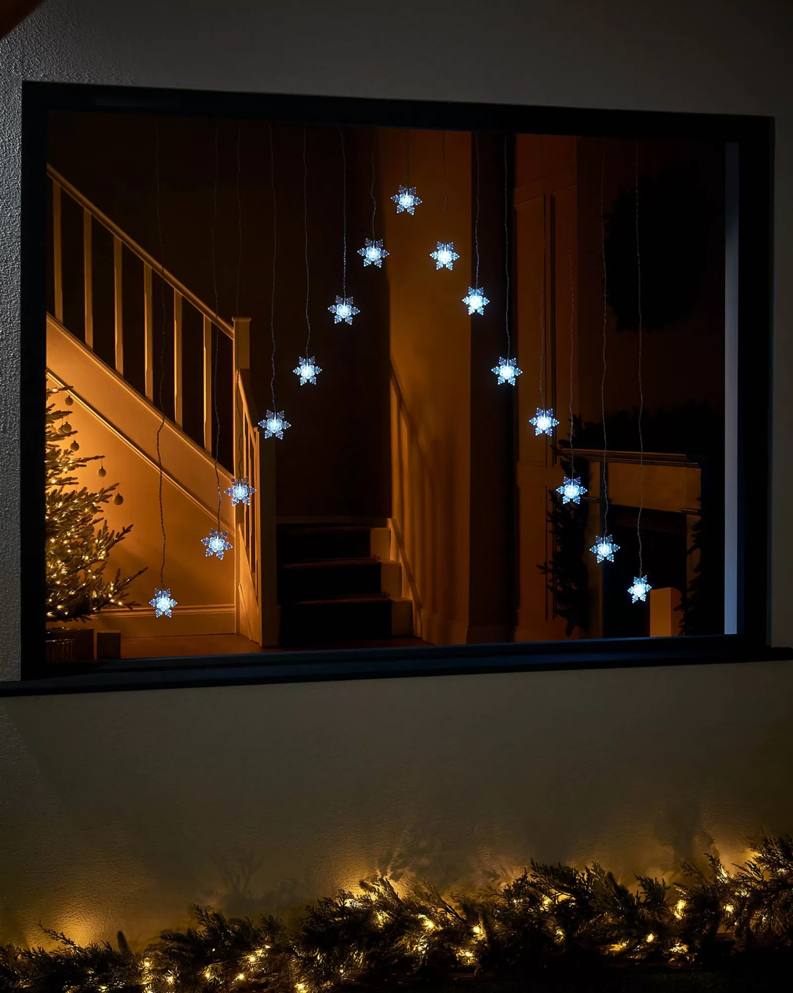 WeRChristmas Window Silhouettes | Curtain & Net Lights^Snowflake Curtain Net Light, White, 1.2 M