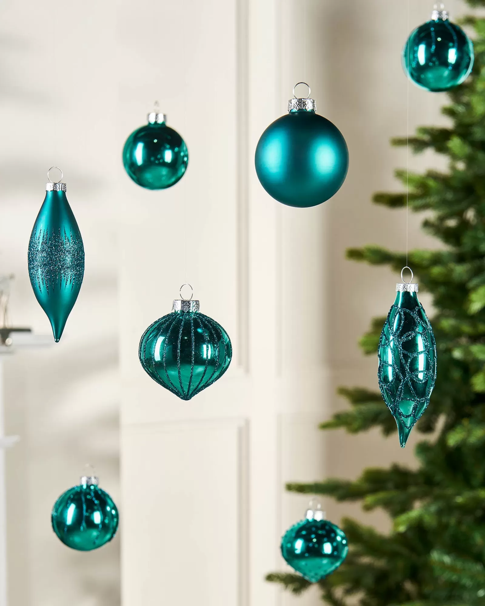 WeRChristmas Glass Baubles^Teal Glass Baubles, 20 Pack