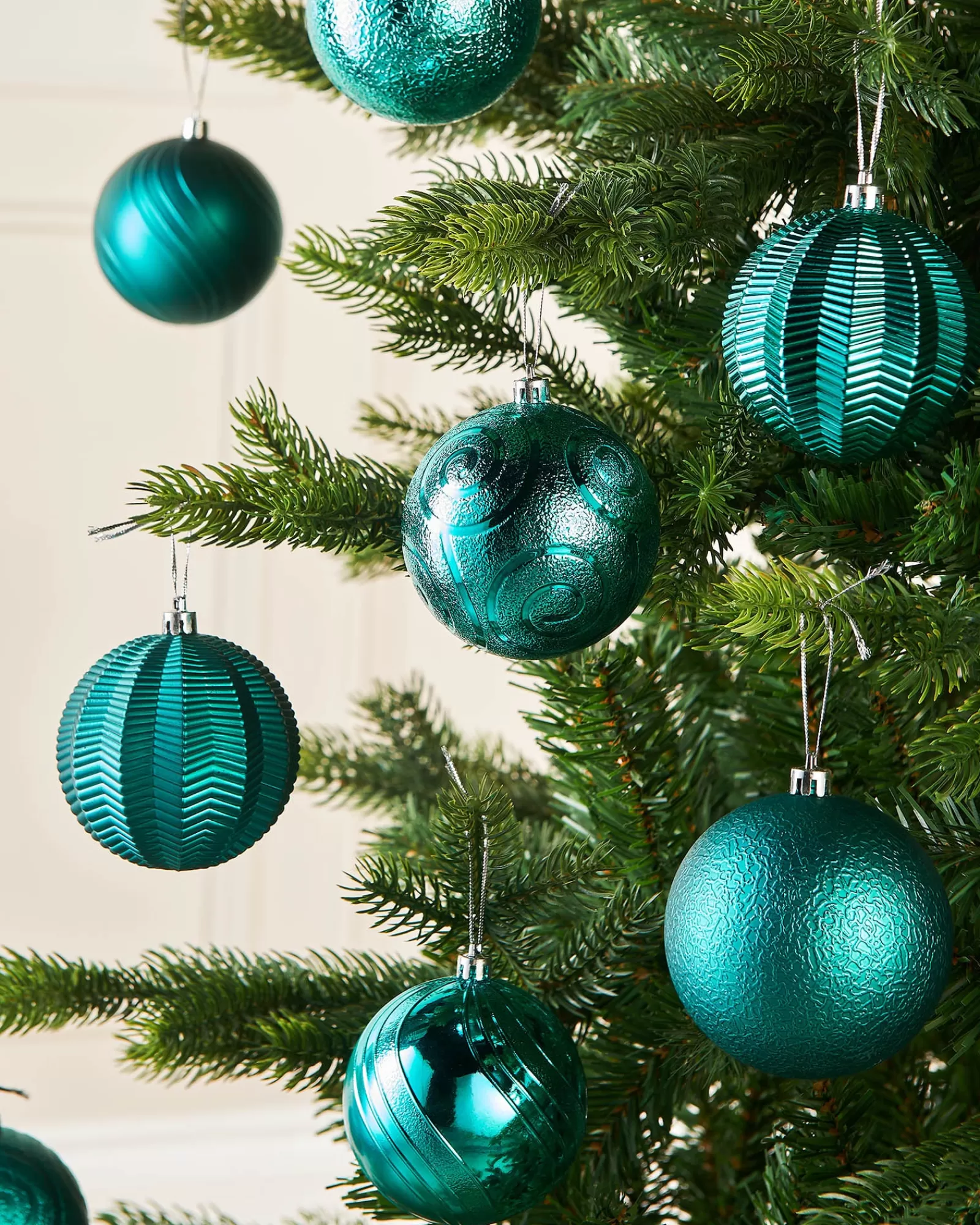 WeRChristmas Shatterproof Baubles^Teal Shatterproof Baubles, 16 Pack, 8 Cm