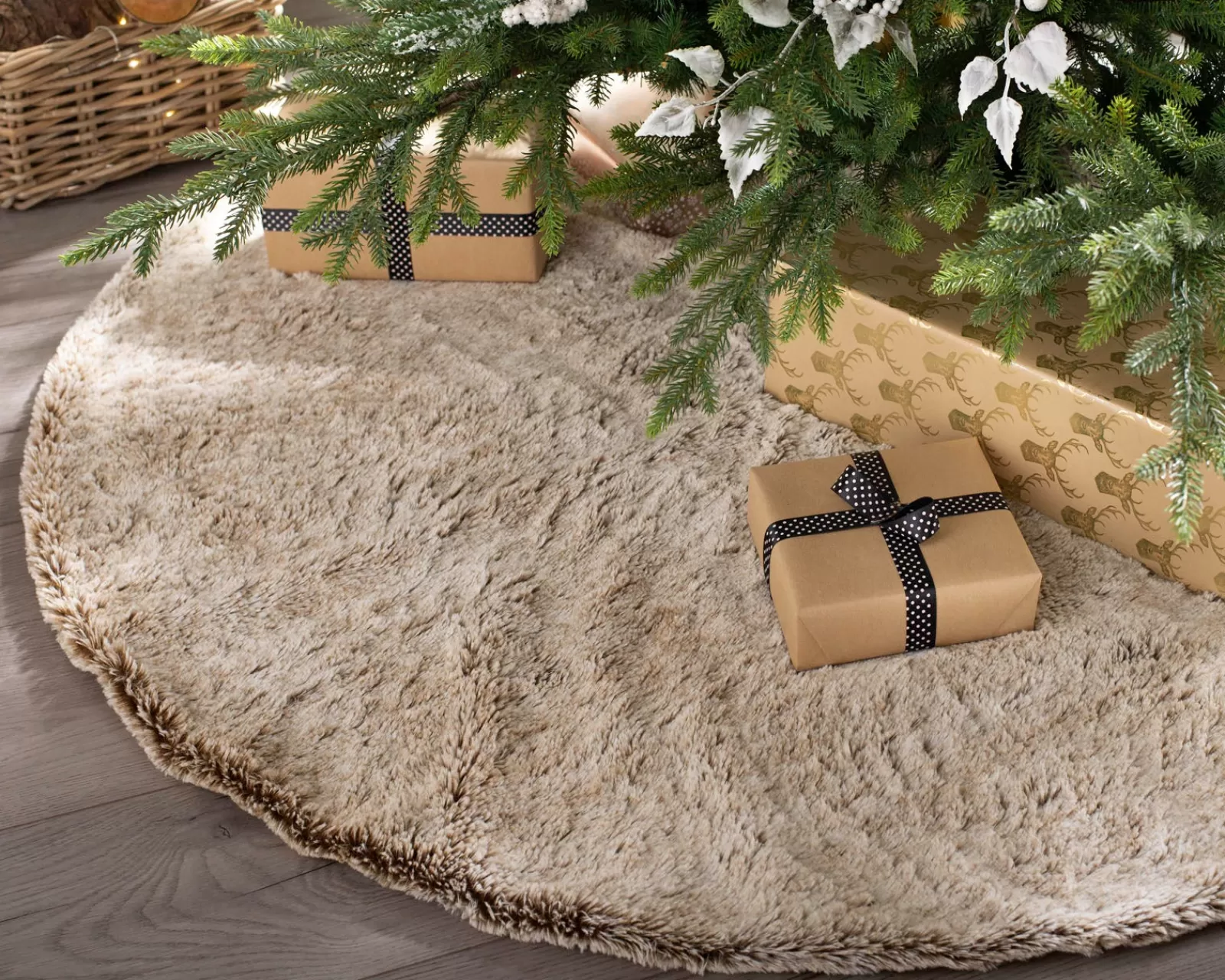 WeRChristmas Skirts & Collars^Two Tones Fur Tree Skirt, Brown, 120 Cm