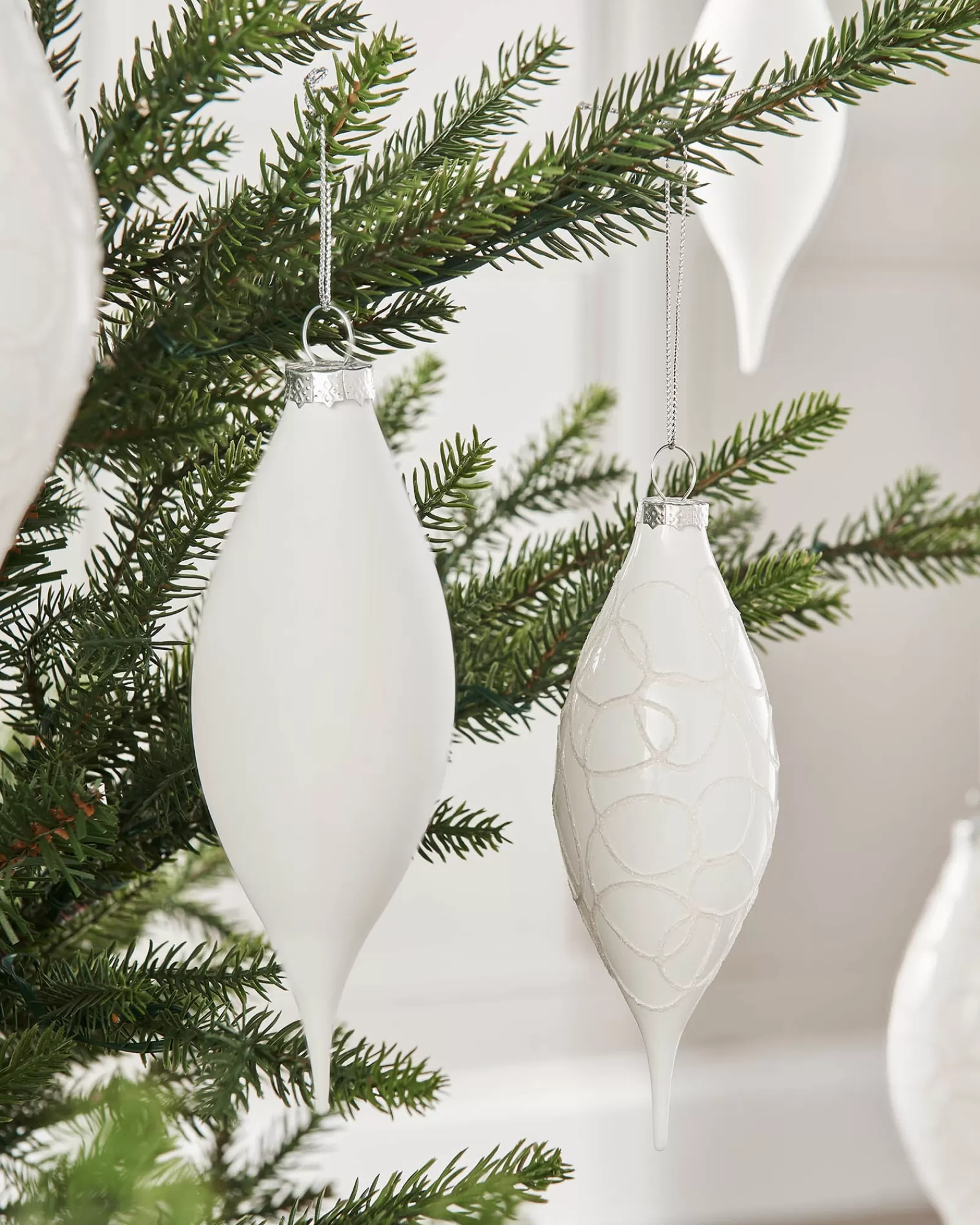 WeRChristmas Glass Baubles^White Glass Baubles, 5 Pack, 15 Cm