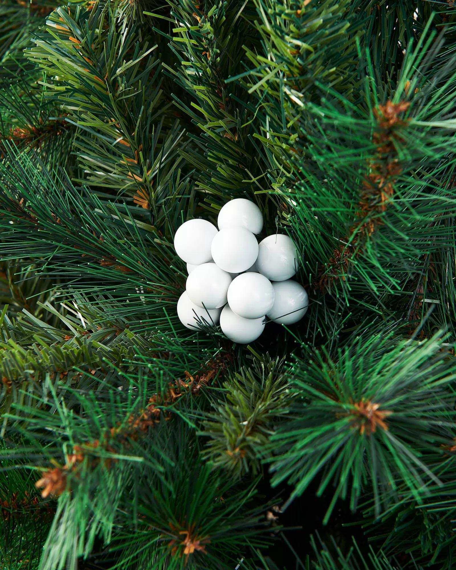 WeRChristmas Glass Baubles^White Glass Berry Cluster Baubles, 10 Pack