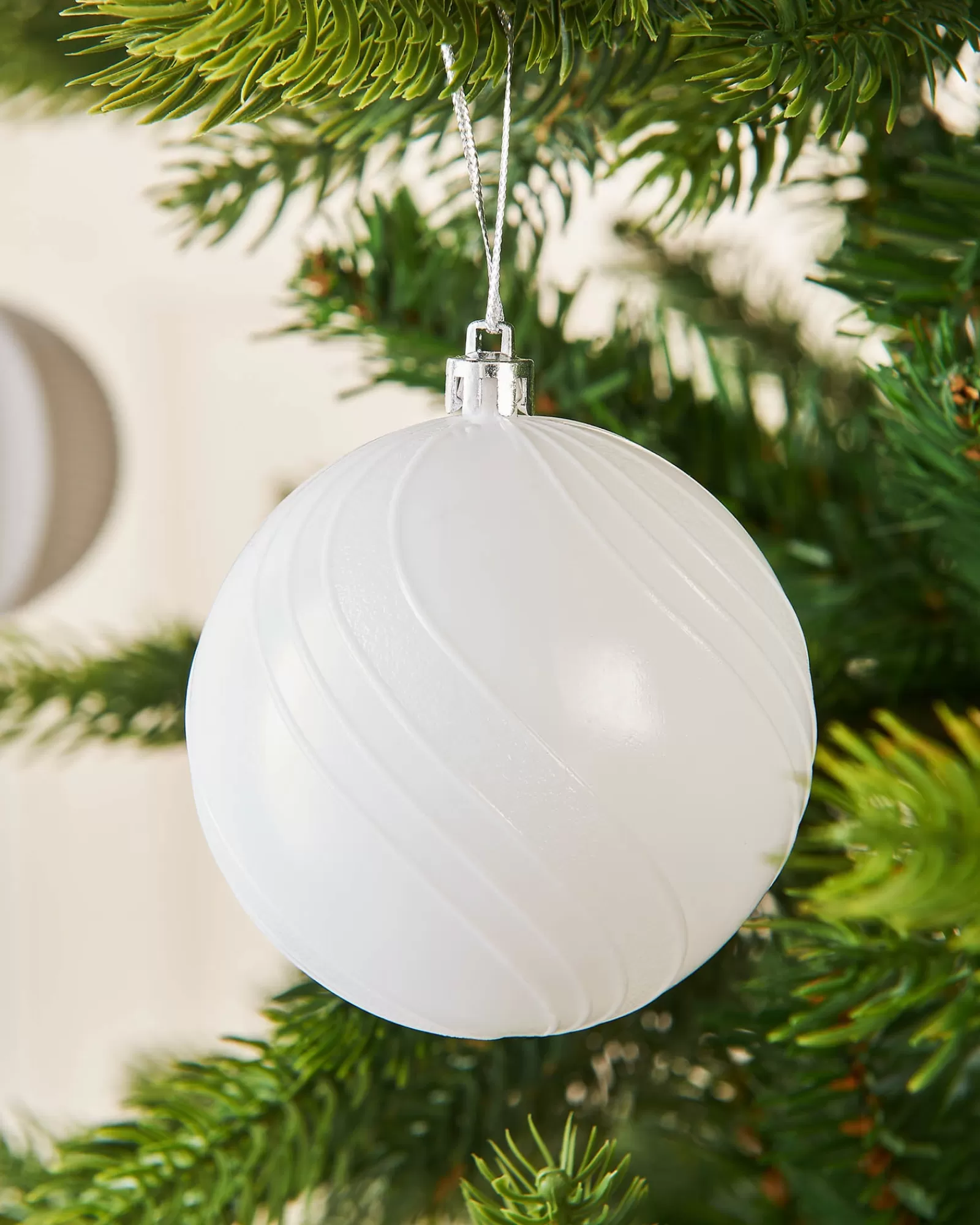 WeRChristmas Shatterproof Baubles^White Shatterproof Baubles, 16 Pack, 8 Cm