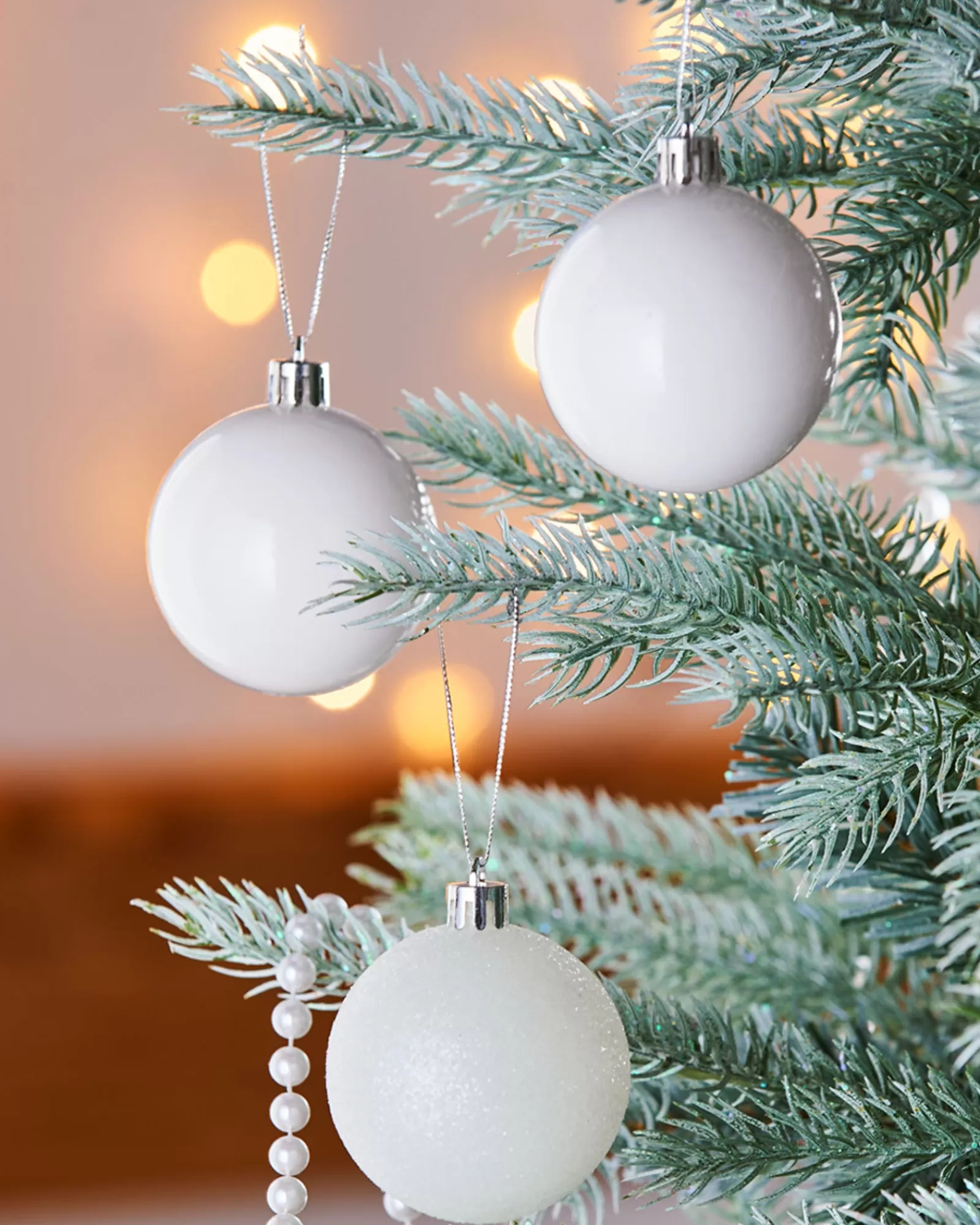 WeRChristmas Shatterproof Baubles^White Shatterproof Baubles, 42 Pack, 6 Cm