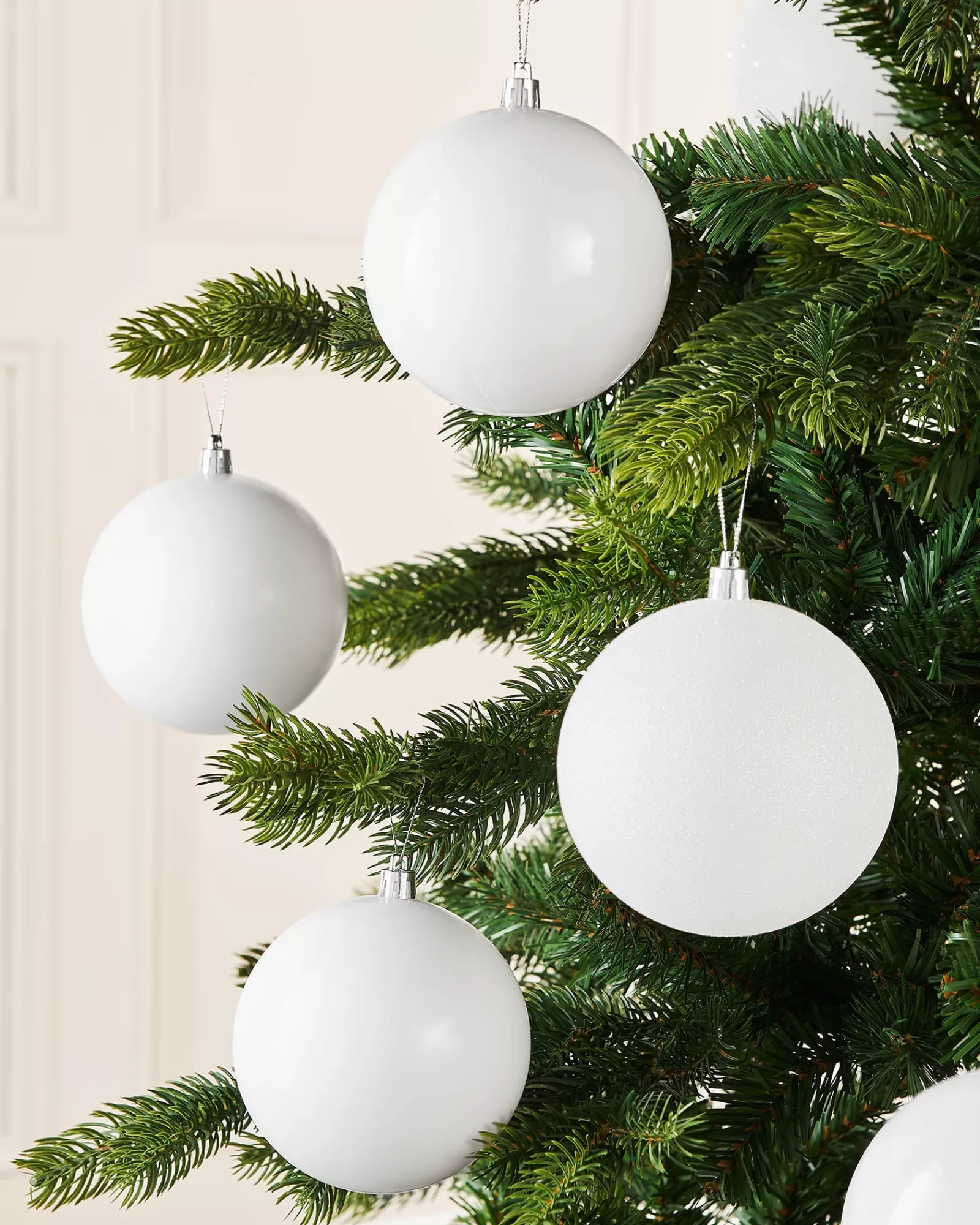 WeRChristmas Oversized Baubles | Shatterproof Baubles^White Shatterproof Baubles, 9 Pack, 10 Cm