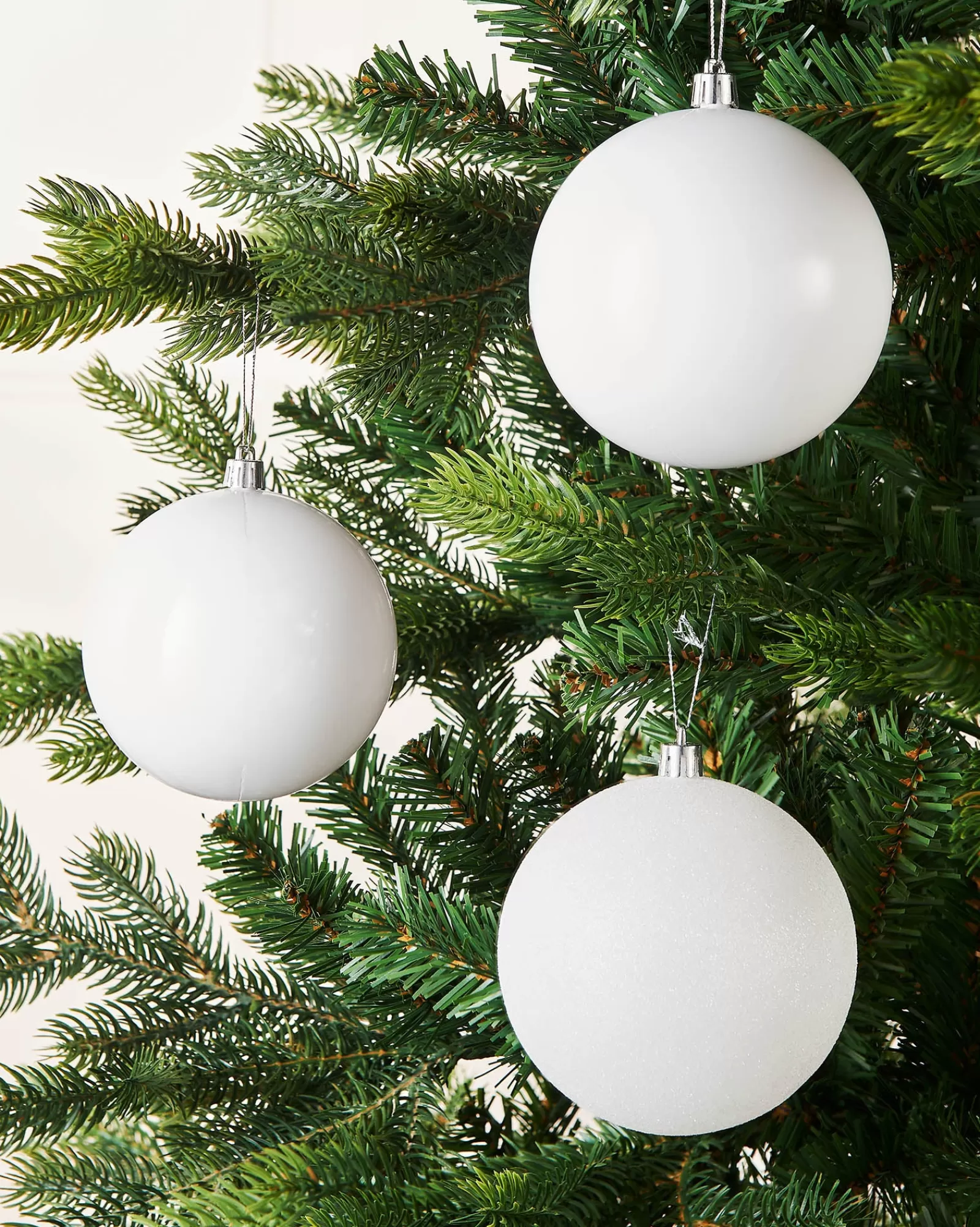 WeRChristmas Oversized Baubles | Shatterproof Baubles^White Shatterproof Baubles, 9 Pack, 10 Cm