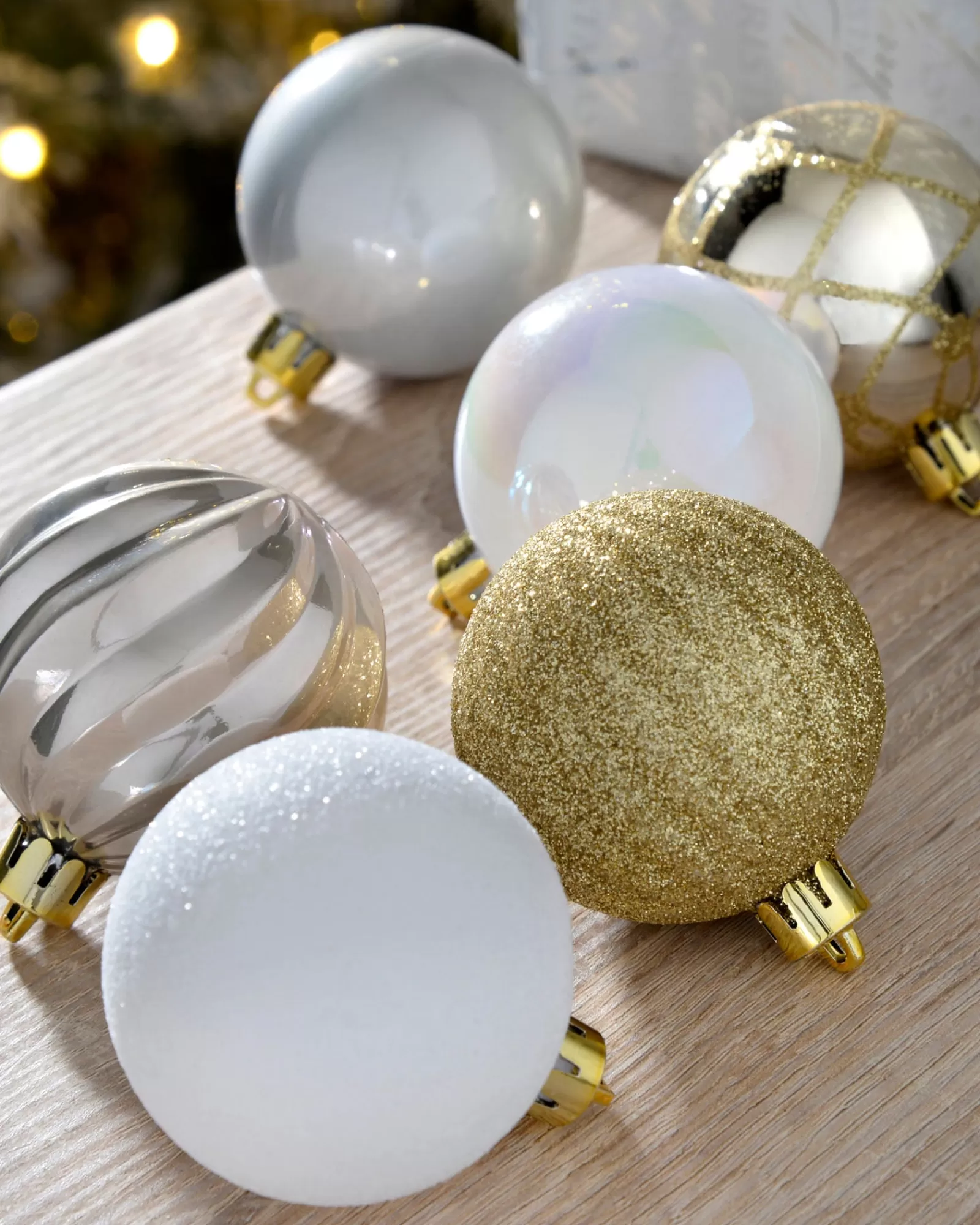 WeRChristmas Shatterproof Baubles^White/Gold Shatterproof Baubles, 48 Pack, 6 Cm